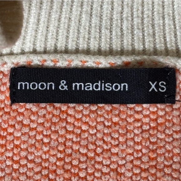 Moon & Madison cropped oranges pattern sweater, ladies XS - Picture 7 of 9